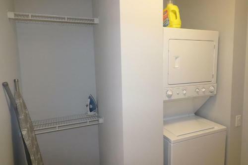 Apartamento Had A Pleasant Visit On Dch 215 West Washington