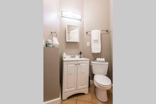 4 Bedroom, 2 Full, 2 Half Bath South Side Greystone Townhome