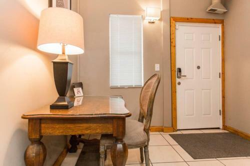 4 Bedroom, 2 Full, 2 Half Bath South Side Greystone Townhome