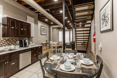 4 Bedroom, 2 Full, 2 Half Bath South Side Greystone Townhome