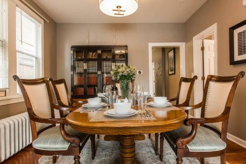 7 Bedroom/3 Bathroom Home-20 Mins From City Center