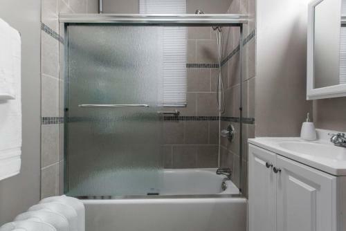 7 Bedroom/3 Bathroom Home-20 Mins From City Center