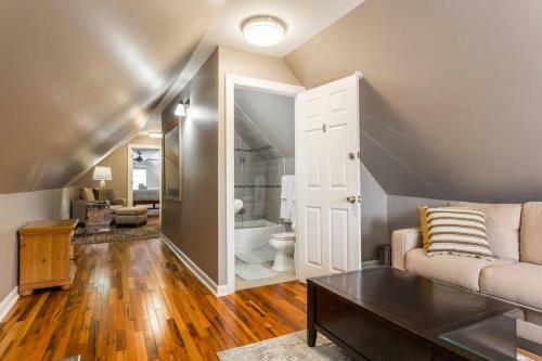 7 Bedroom/3 Bathroom Home-20 Mins From City Center