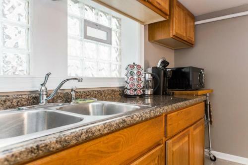 7 Bedroom/3 Bathroom Home-20 Mins From City Center