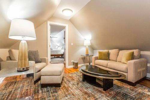7 Bedroom/3 Bathroom Home-20 Mins From City Center