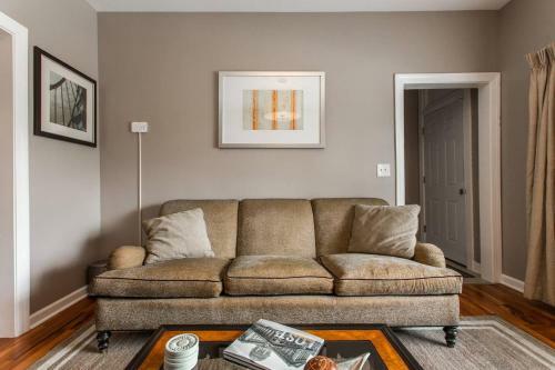7 Bedroom/3 Bathroom Home-20 Mins From City Center