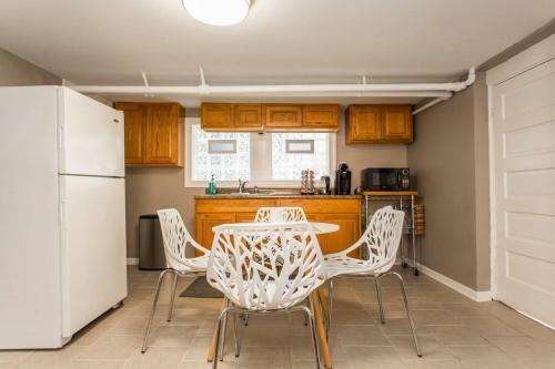 7 Bedroom/3 Bathroom Home-20 Mins From City Center