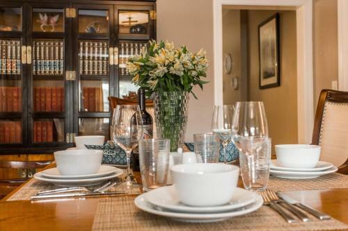 7 Bedroom/3 Bathroom Home-20 Mins From City Center