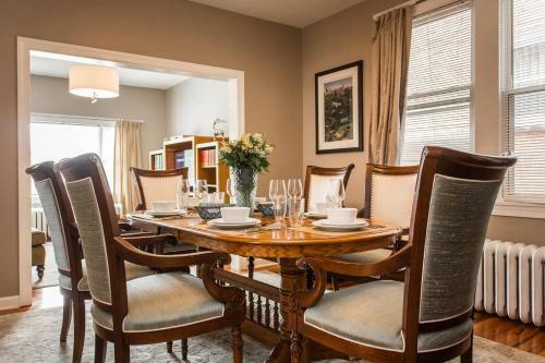 7 Bedroom/3 Bathroom Home-20 Mins From City Center