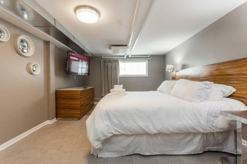 7 Bedroom/3 Bathroom Home-20 Mins From City Center
