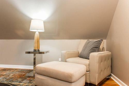 7 Bedroom/3 Bathroom Home-20 Mins From City Center