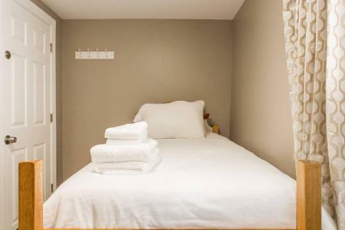 7 Bedroom/3 Bathroom Home-20 Mins From City Center