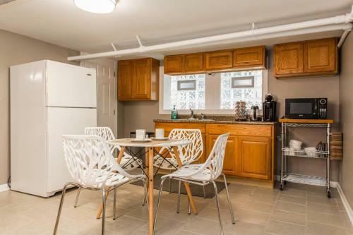 7 Bedroom/3 Bathroom Home-20 Mins From City Center