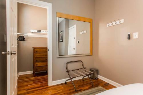 7 Bedroom/3 Bathroom Home-20 Mins From City Center