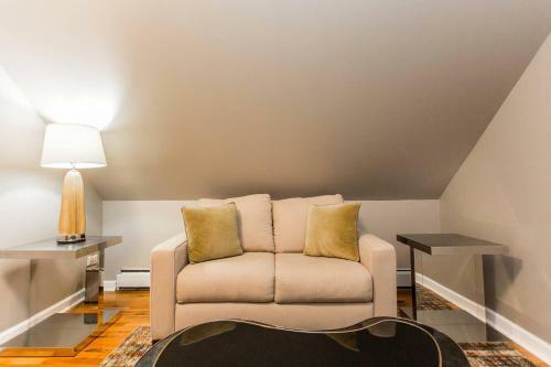7 Bedroom/3 Bathroom Home-20 Mins From City Center
