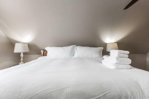 7 Bedroom/3 Bathroom Home-20 Mins From City Center