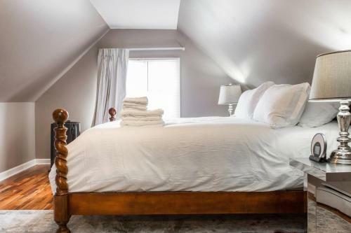 7 Bedroom/3 Bathroom Home-20 Mins From City Center