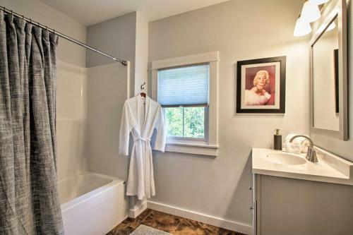Updated Galena Home With Spacious And Pet-friendly Yard