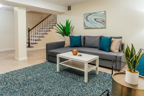 Apartamento Lowest Rates! Spacious Duplex With Free Parking!