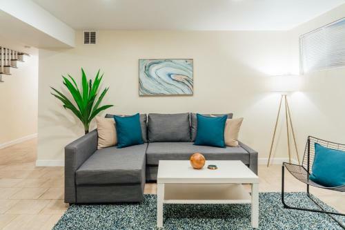Apartamento Lowest Rates! Spacious Duplex With Free Parking!