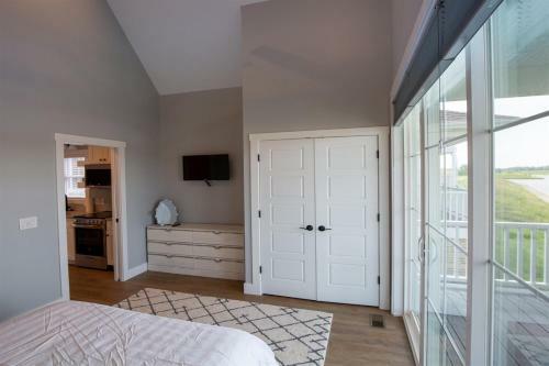 Cozy Quarters Villa #228