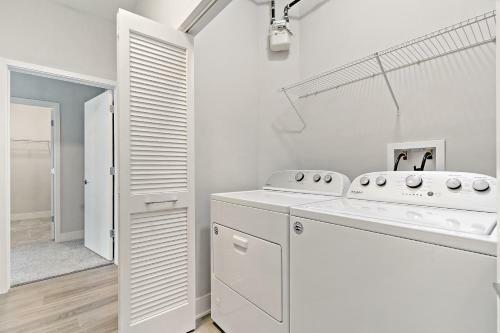Apartamento 2br Modern Living In Tranquil Scene