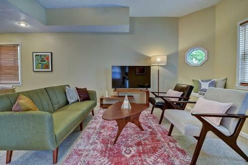 Bed & Breakfast Beautiful 3br House With W/d!