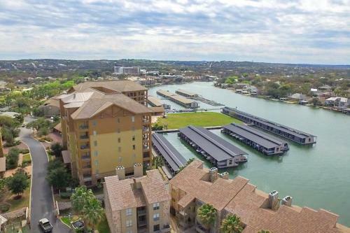 Gorgeous Waterfront Condo Next To Hsb Resort
