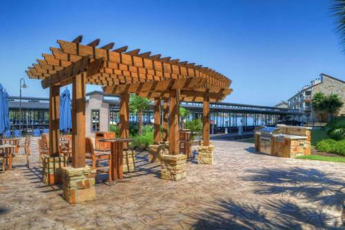Gorgeous Waterfront Condo Next To Hsb Resort