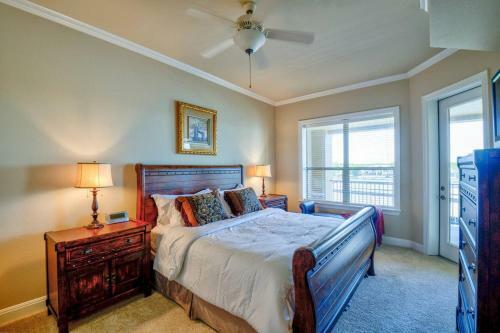 Gorgeous Waterfront Condo Next To Hsb Resort