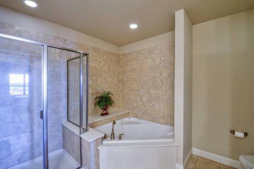 Gorgeous Waterfront Condo Next To Hsb Resort