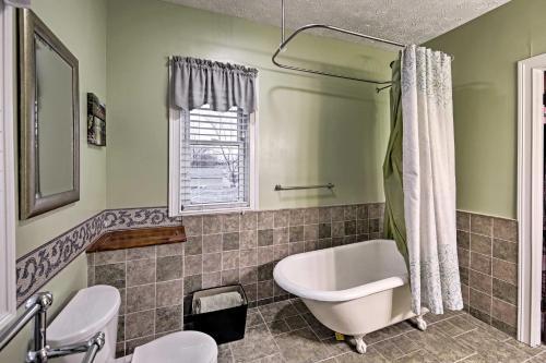 Spacious Indy Home 3 Miles From Downtown!
