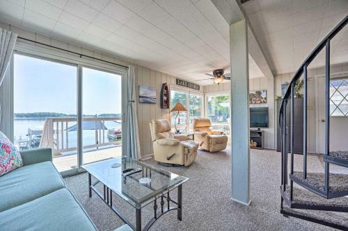 Lake George Cottage With Dock, Fire Pit And Kayaks