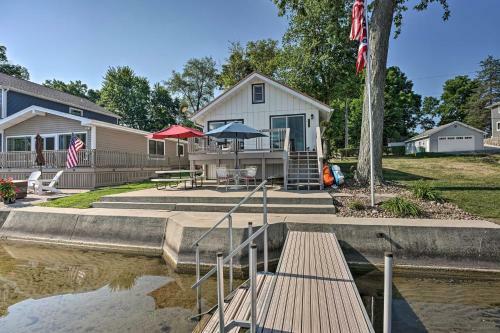 Lake George Cottage With Dock, Fire Pit And Kayaks