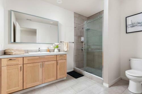 Upscale 3br Penthouse Close To Everything