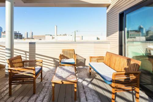 Upscale 3br Penthouse Close To Everything