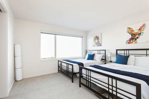 Upscale 3br Penthouse Close To Everything