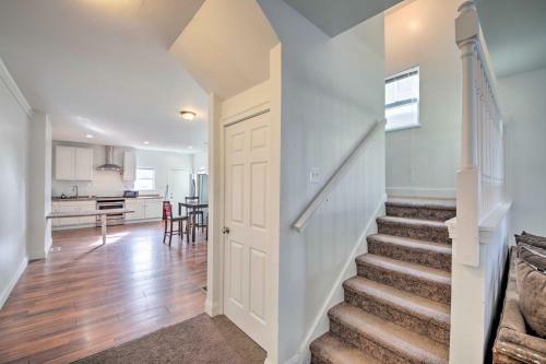 Charming Indy Townhome - 4 Mi To Mile Square!