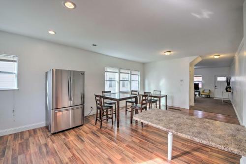 Charming Indy Townhome - 4 Mi To Mile Square!