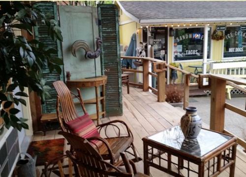 The Iris Garden Downtown Cottages And Suites