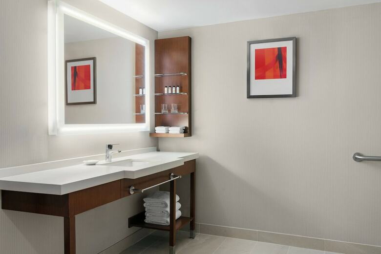 Delta Hotels By Marriott - Indianapolis Airport