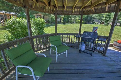 Serene Waterfront Monticello House With Fire Pit!
