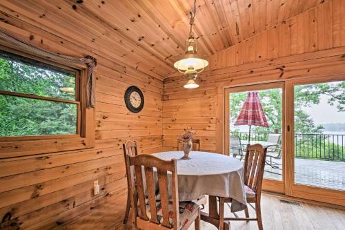 Cozy Amish Country Cabin On Shipshewana Lake!