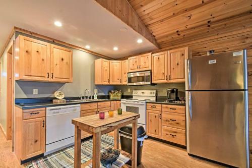 Cozy Amish Country Cabin On Shipshewana Lake!