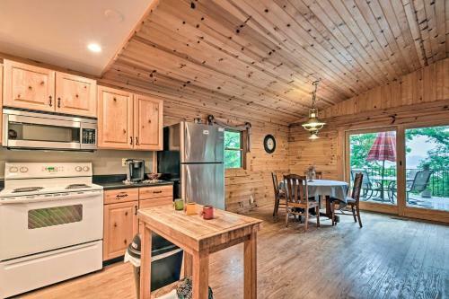 Cozy Amish Country Cabin On Shipshewana Lake!