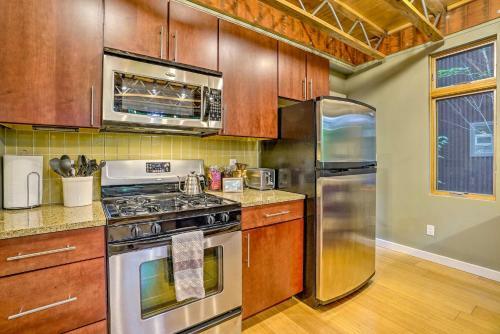 Modern Michigan City Cabin About 5 Miles To Beach!