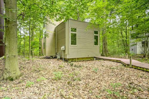 Modern Michigan City Cabin About 5 Miles To Beach!