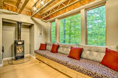 Modern Michigan City Cabin About 5 Miles To Beach!