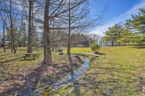 Honey House Cabin - A Quiet Countryside Retreat!