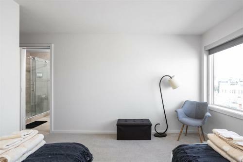 Luxurious Penthouse On Mass By Cozysuites